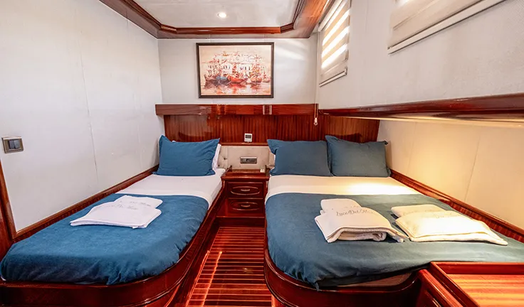 LUCE DEL MARE Twin cabin
