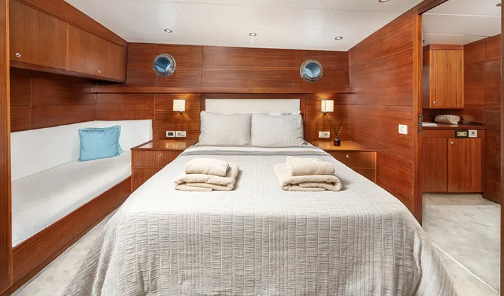 LUCKY YOU Master cabin
