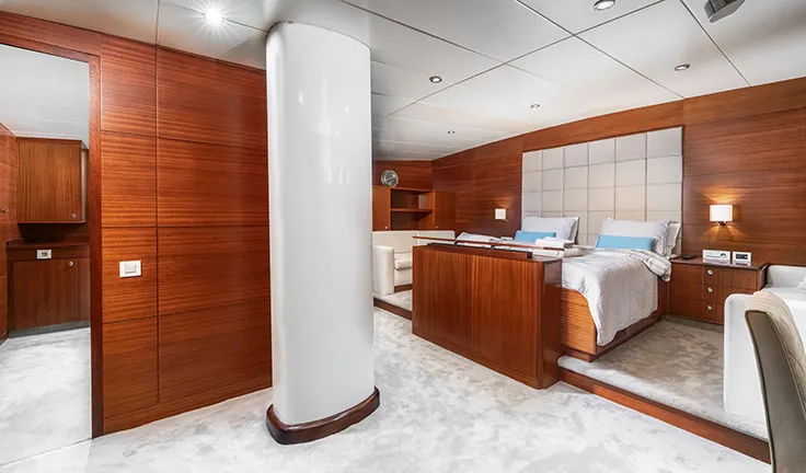 LUCKY YOU Master cabin