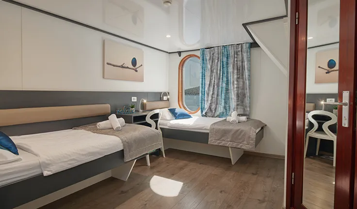 LUPUS MARE Twin cabin