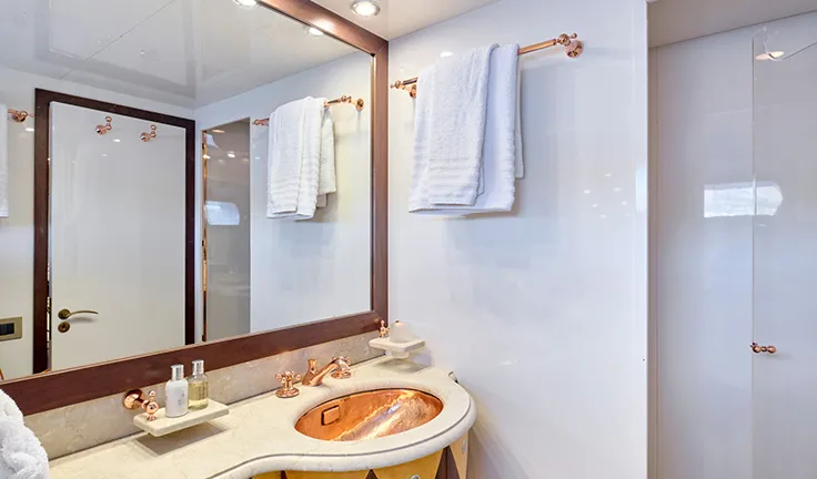 MOBIUS Double cabin en suite facilities