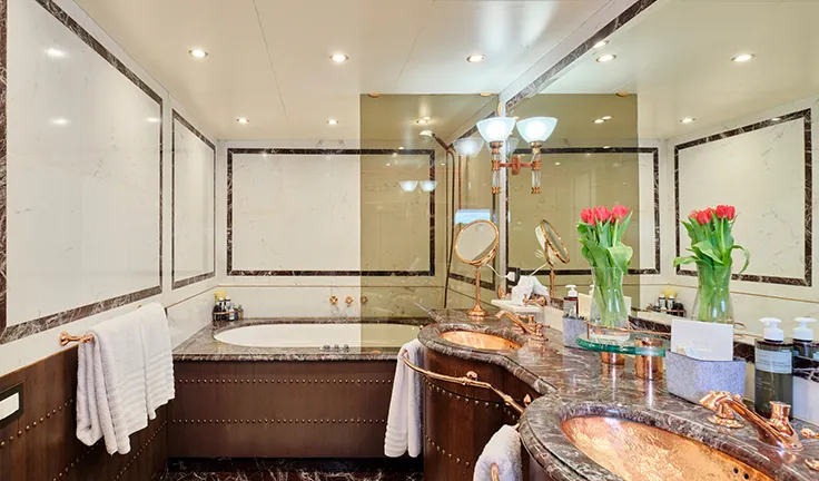 MOBIUS Master cabin ensuite
