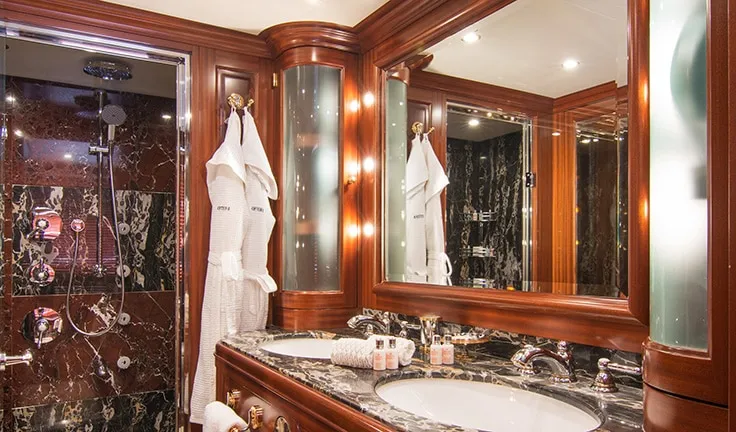 OPTION B Master bathroom