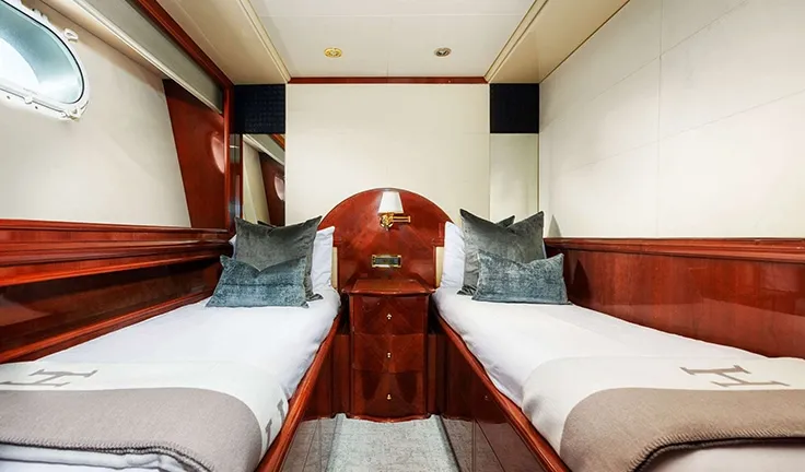 OUTTA TOUCH Twin cabin