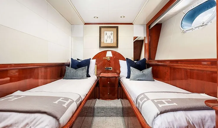 OUTTA TOUCH Twin cabin