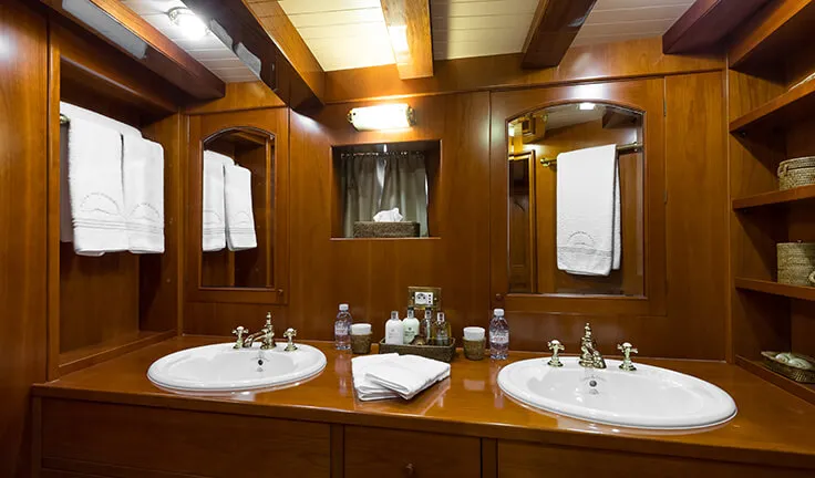 OVER THE RAINBOW Bathroom
