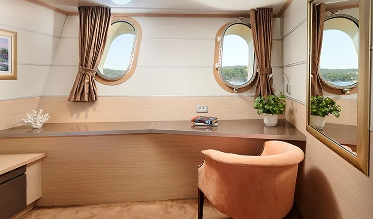 QUEEN ELEGANZA Double cabin