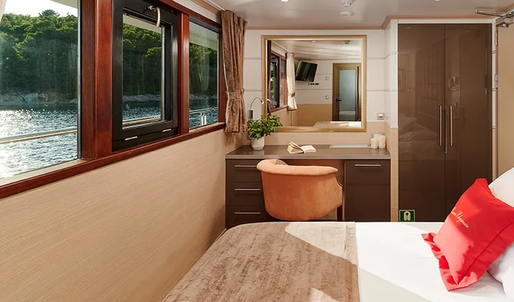 QUEEN ELEGANZA Double cabin