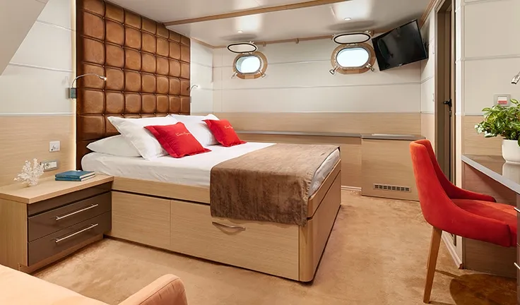 QUEEN ELEGANZA Double cabin