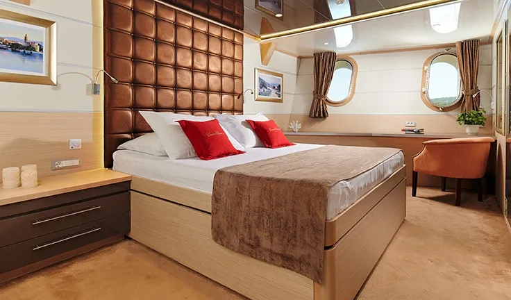 QUEEN ELEGANZA Double cabin