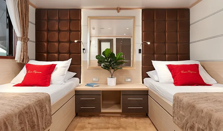 QUEEN ELEGANZA Twin cabin