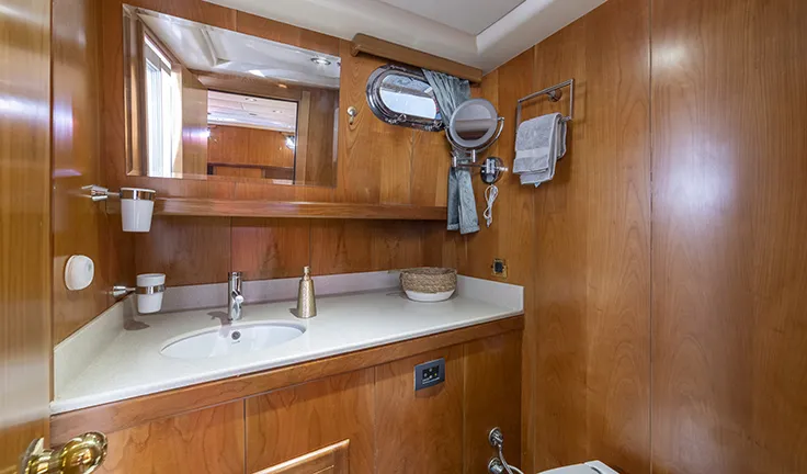 QUEEN OF SEA Bathroom