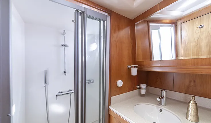 QUEEN OF SEA Bathroom