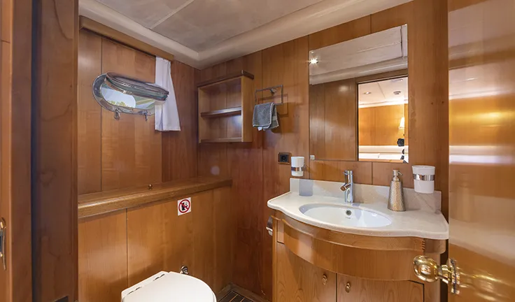 QUEEN OF SEA Bathroom