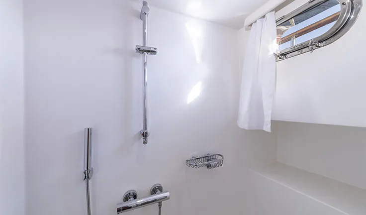 QUEEN OF SEA Bathroom