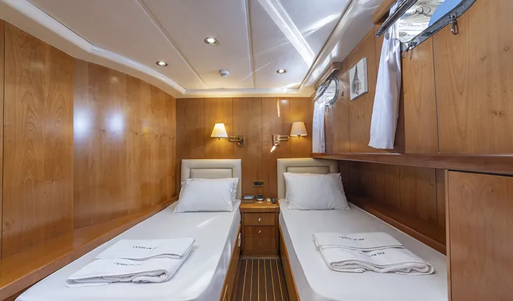 QUEEN OF SEA Twin cabin