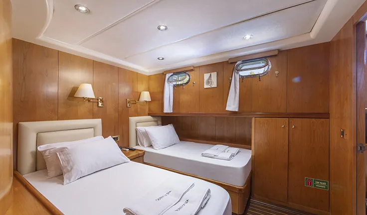 QUEEN OF SEA Twin cabin