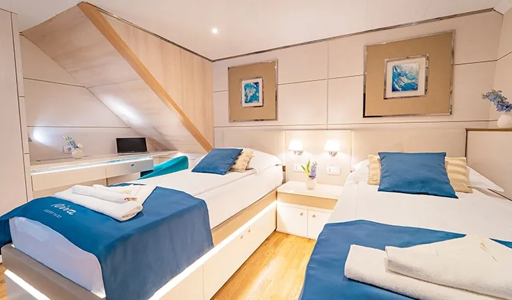 RIVA Twin cabin