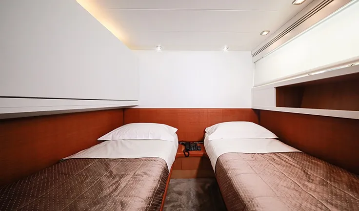 SERENITY III Twin cabin