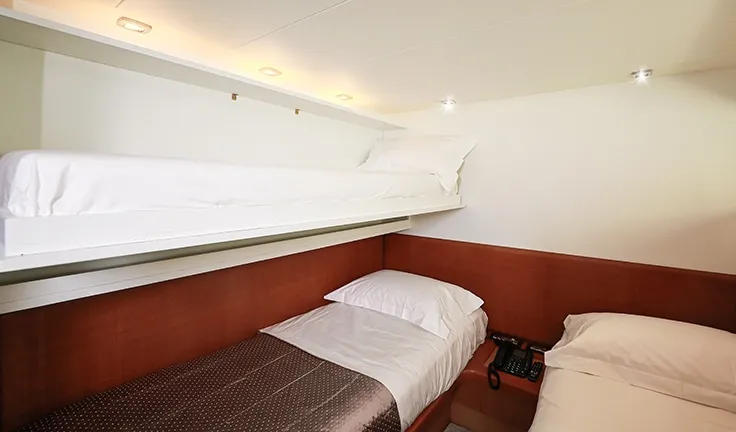 SERENITY III Twin cabin