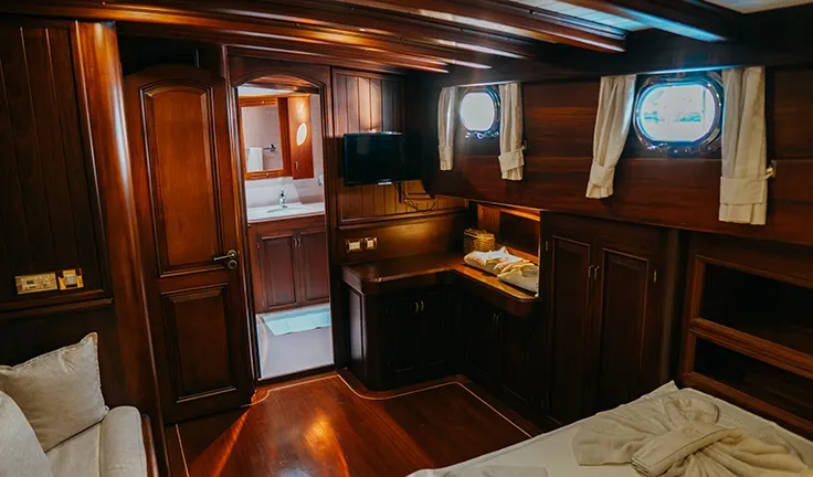 WICKED FELINA Double cabin