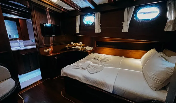 WICKED FELINA Double cabin