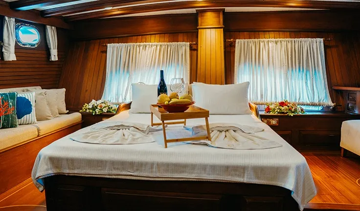 WICKED FELINA Master cabin