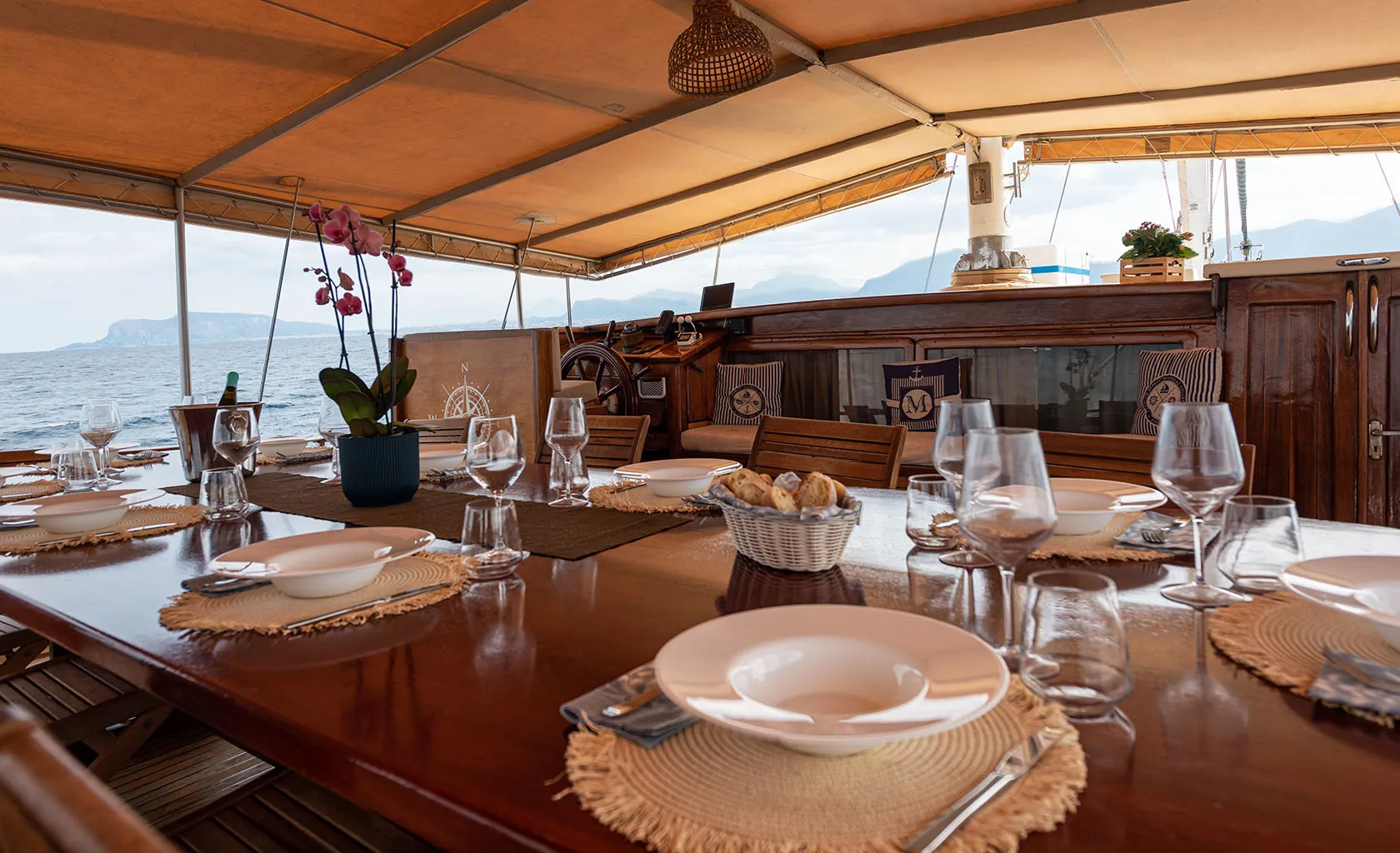HANDE CAPO GALERA Table decoration