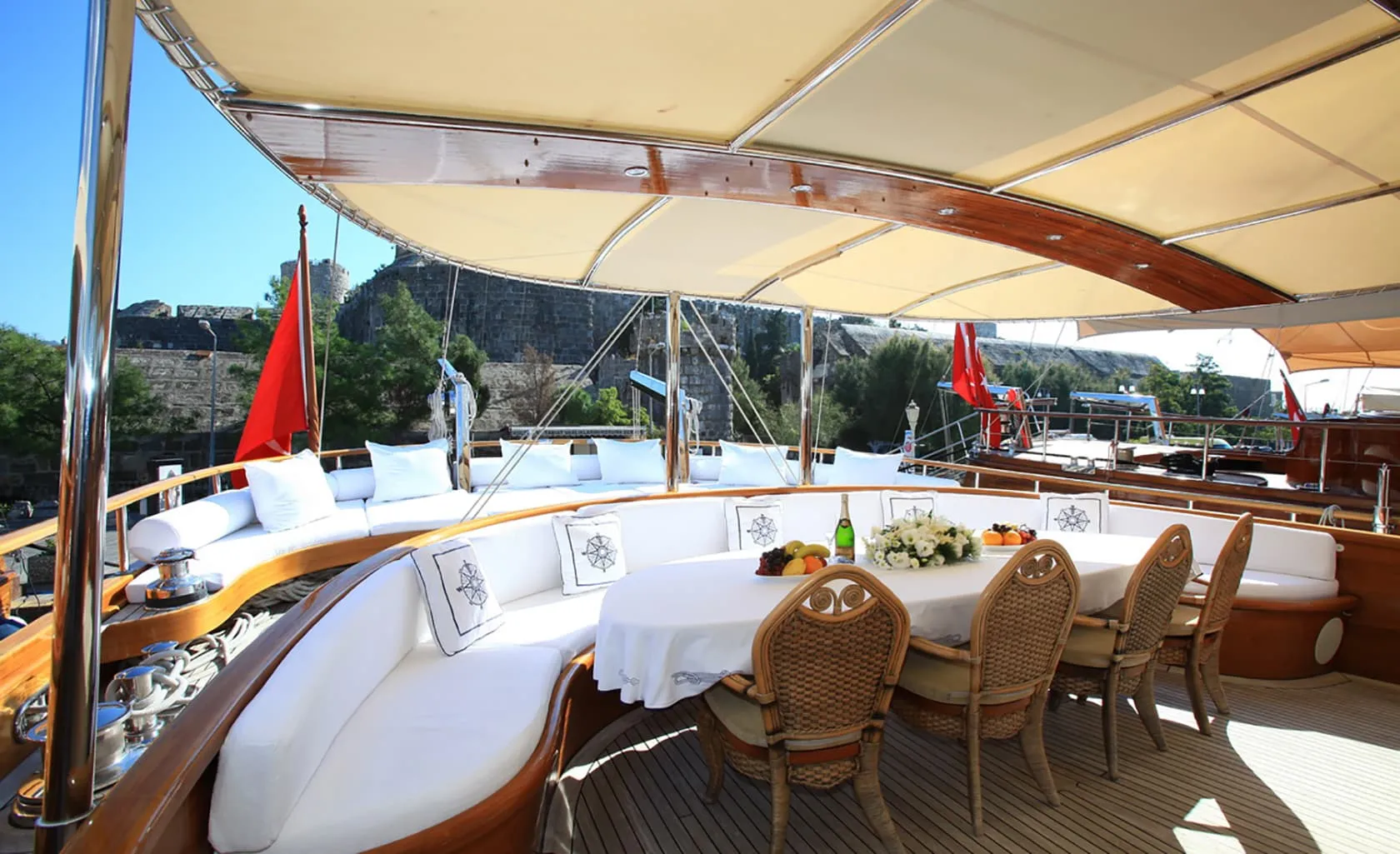 KAYA GUNERI 5 Aft deck