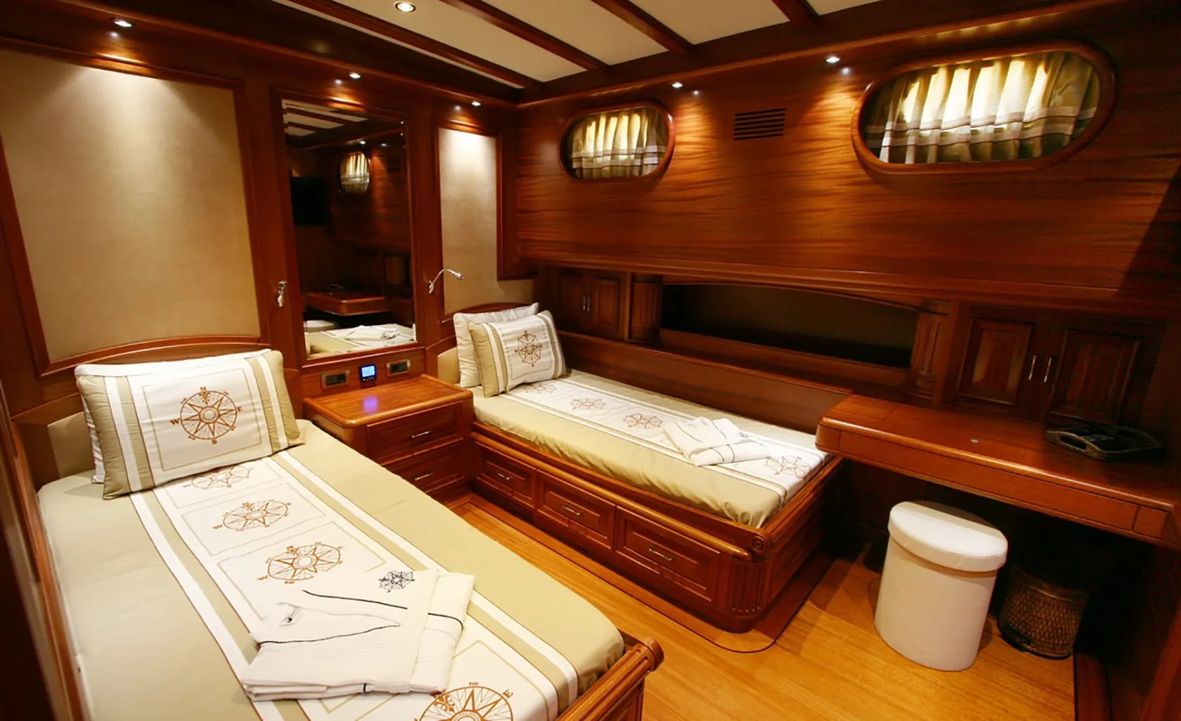 KAYA GUNERI 5 Twin cabin