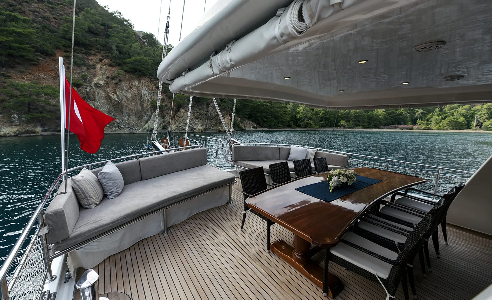 KAYHAN 3 Aft deck