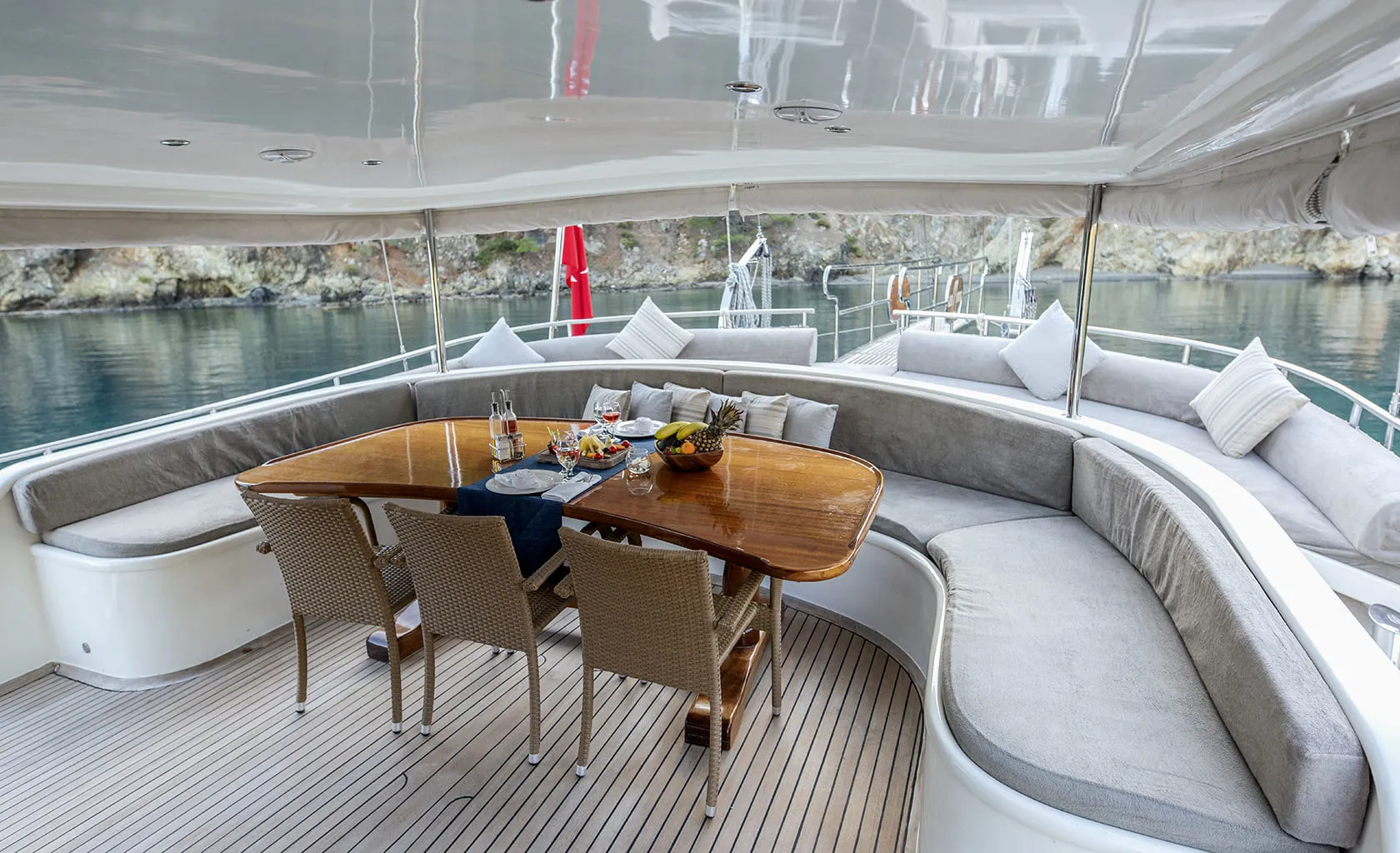 KAYHAN 4 Aft deck