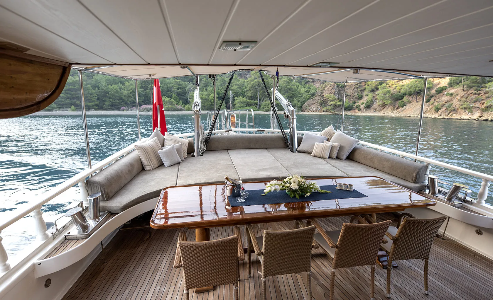 KAYHAN 8 Aft deck