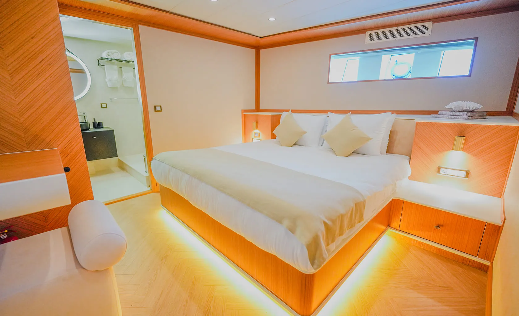 KING OF THE SEA Double cabin