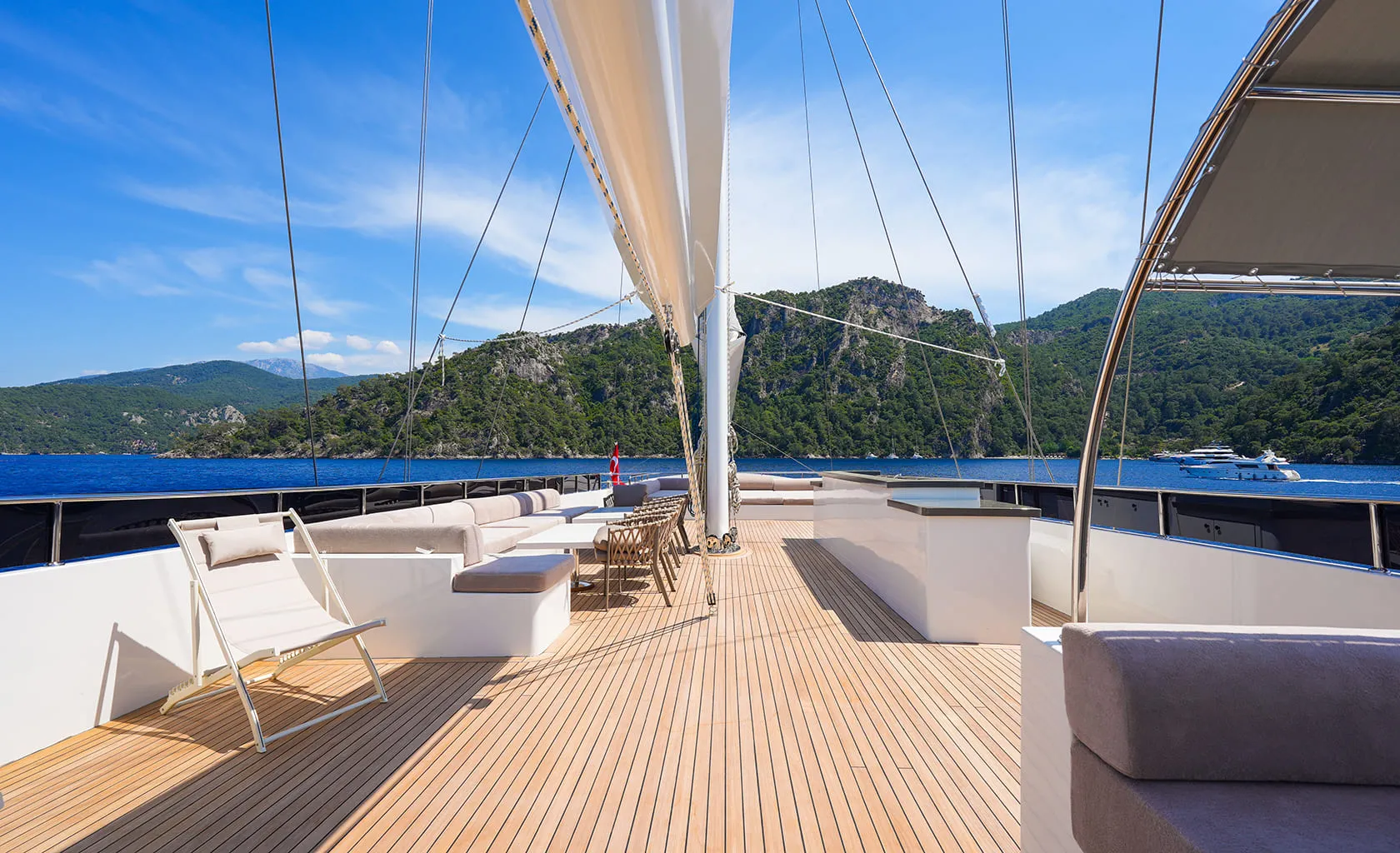 KING OF THE SEA Sun deck