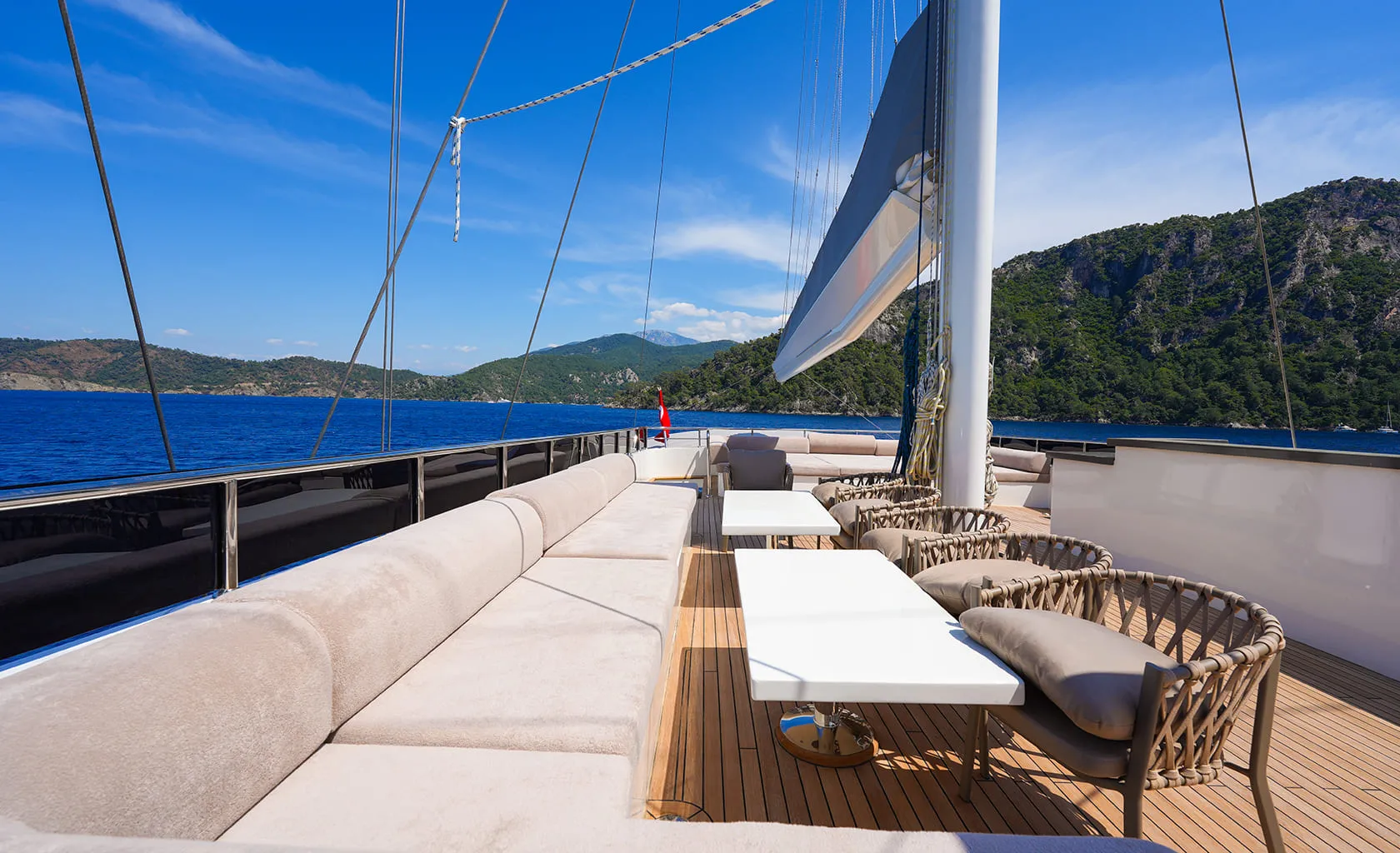 KING OF THE SEA Sun deck