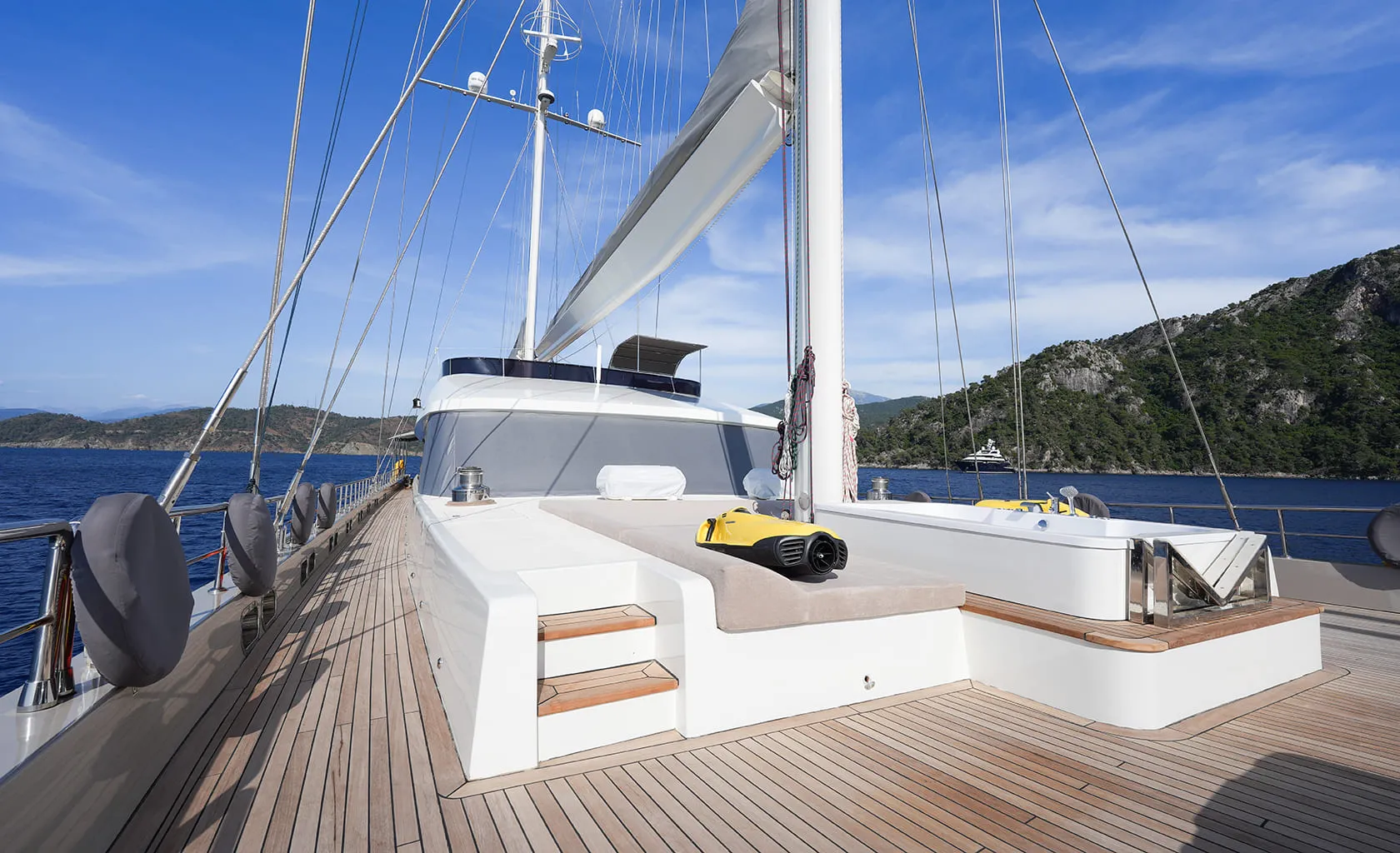 KING OF THE SEA Sun deck