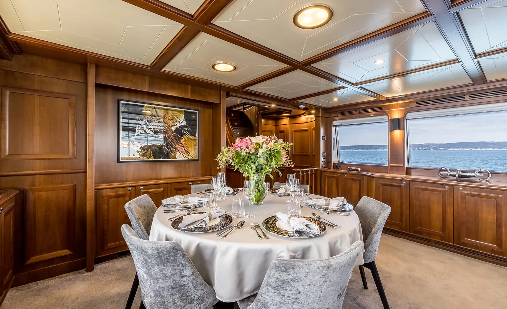 KLOBUK Dining area