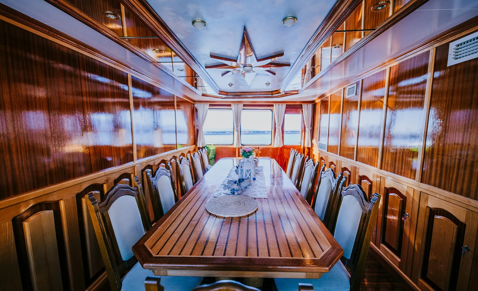 KORAB Al fresco dinning in salon