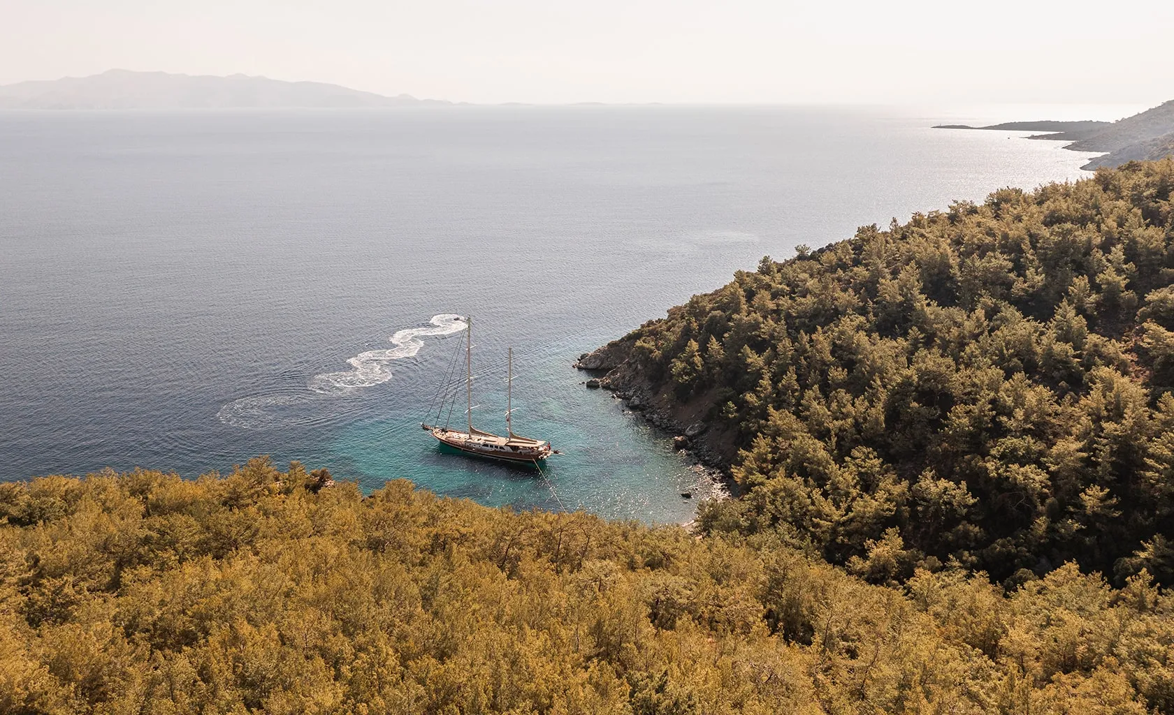 LA BELLA VITA Anchored