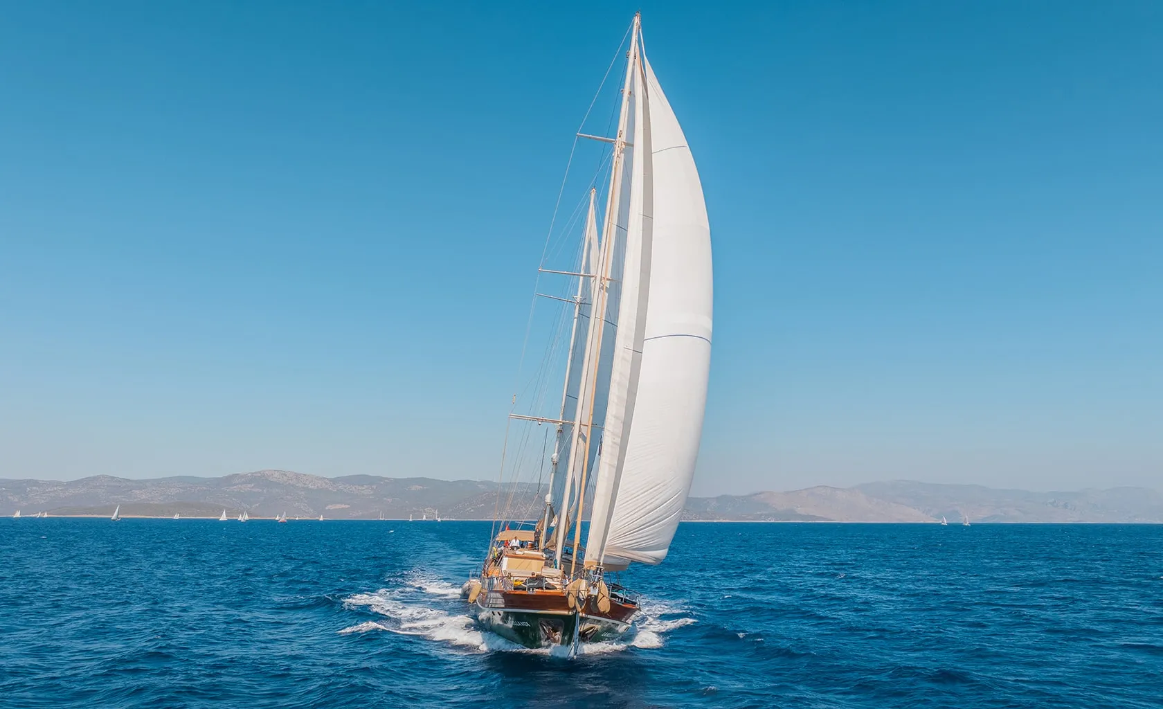 LA BELLA VITA Sailing