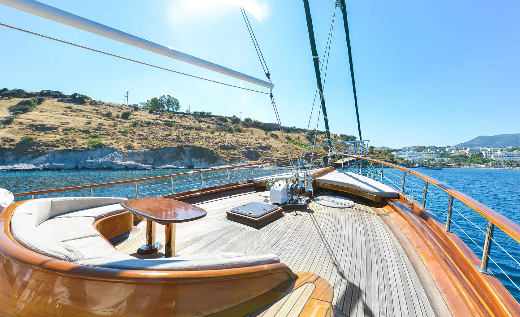 LADY CHRISTA Bow deck