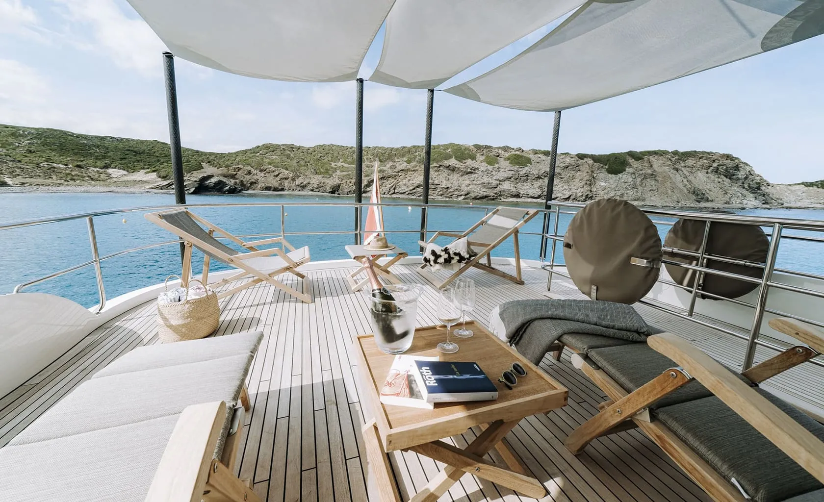 LAS NINAS Flybridge