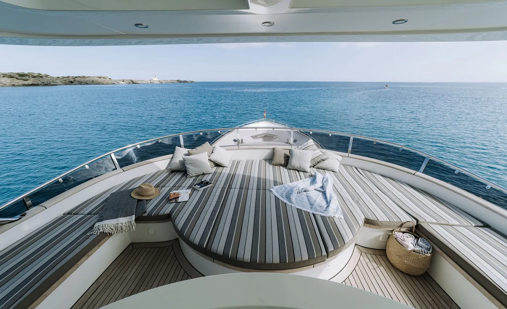 LAS NINAS Flybridge
