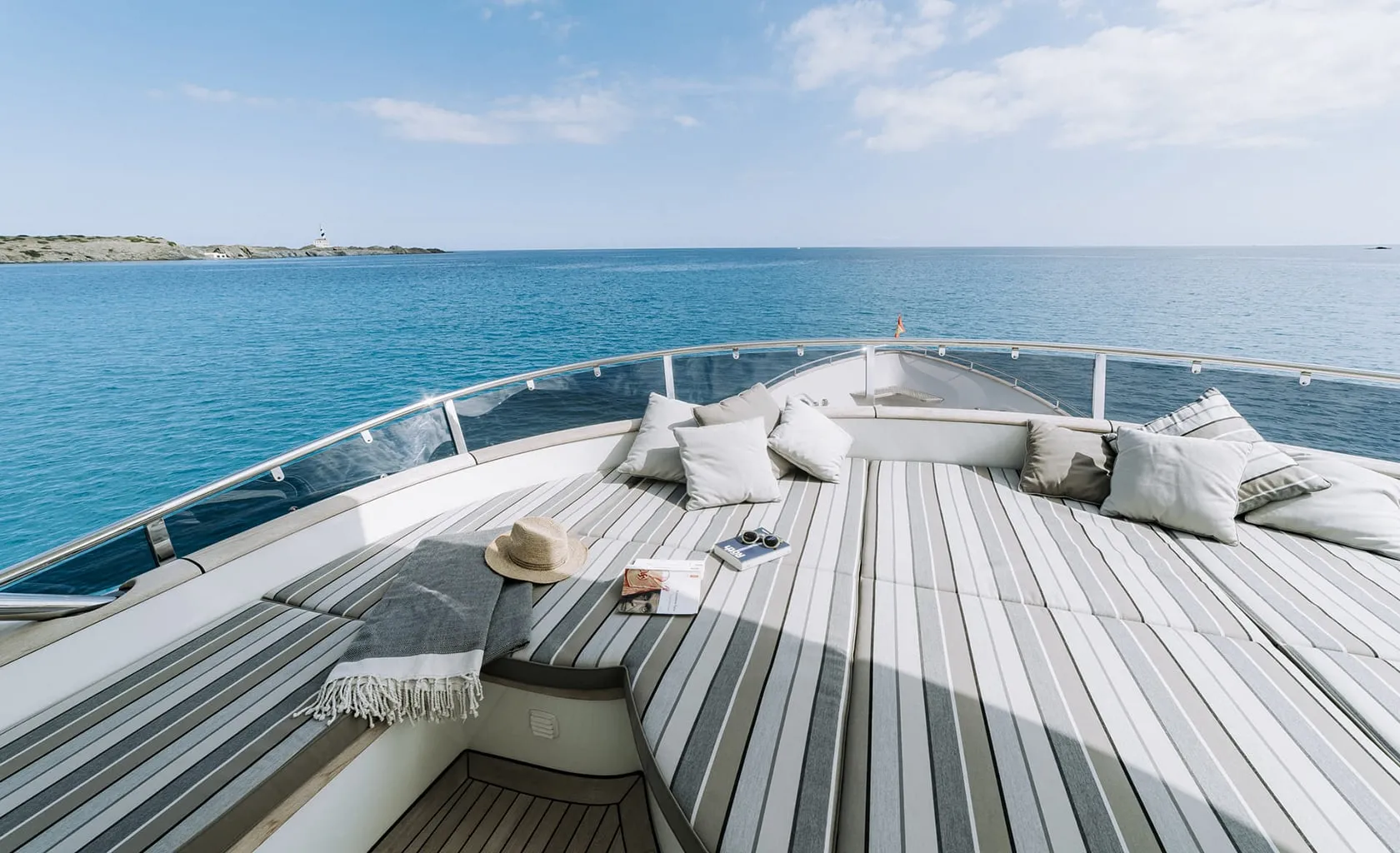 LAS NINAS Flybridge