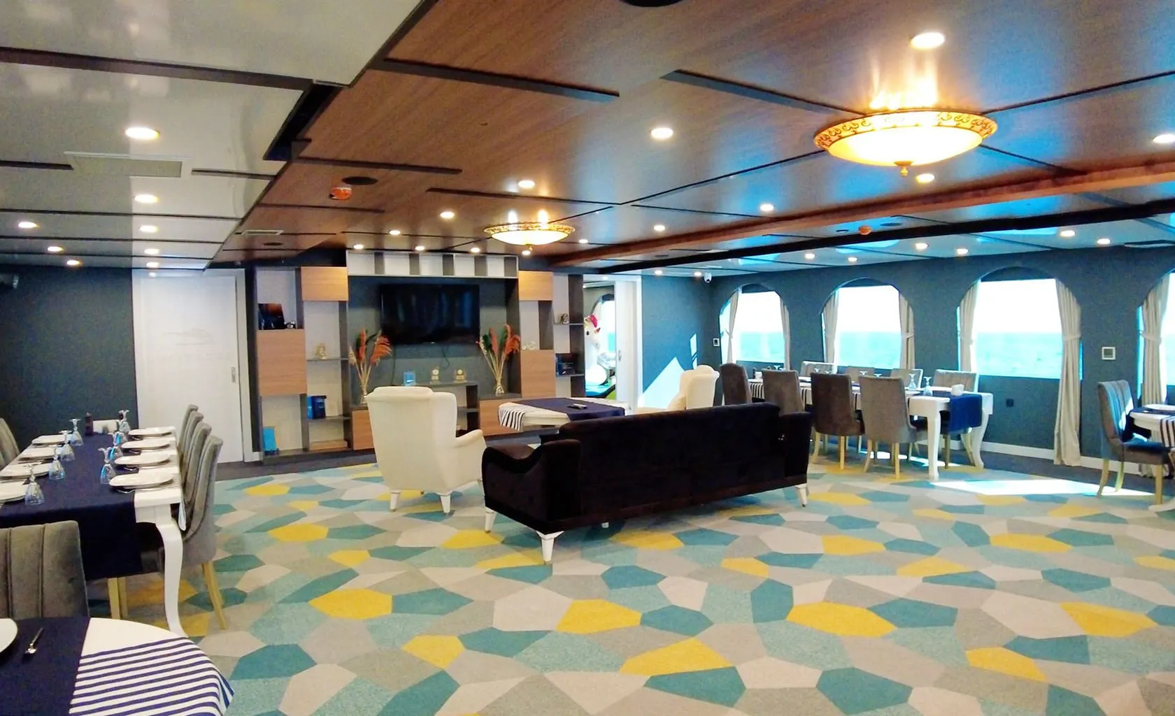 LIMITLESS Dinning area