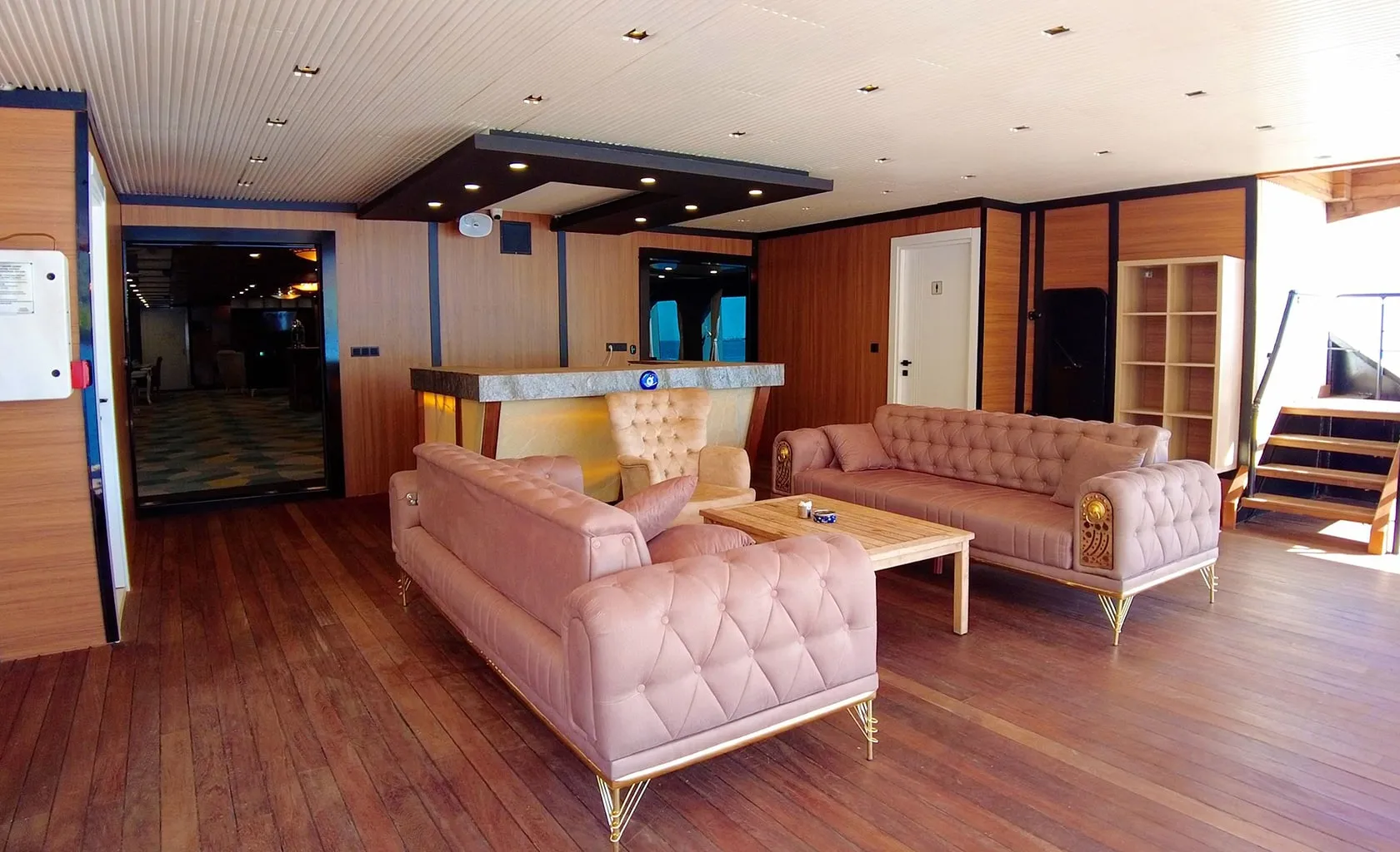 LIMITLESS Lounge area