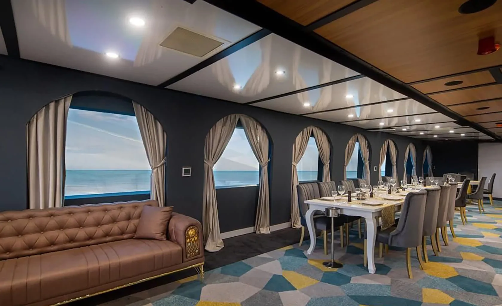 LIMITLESS Saloon