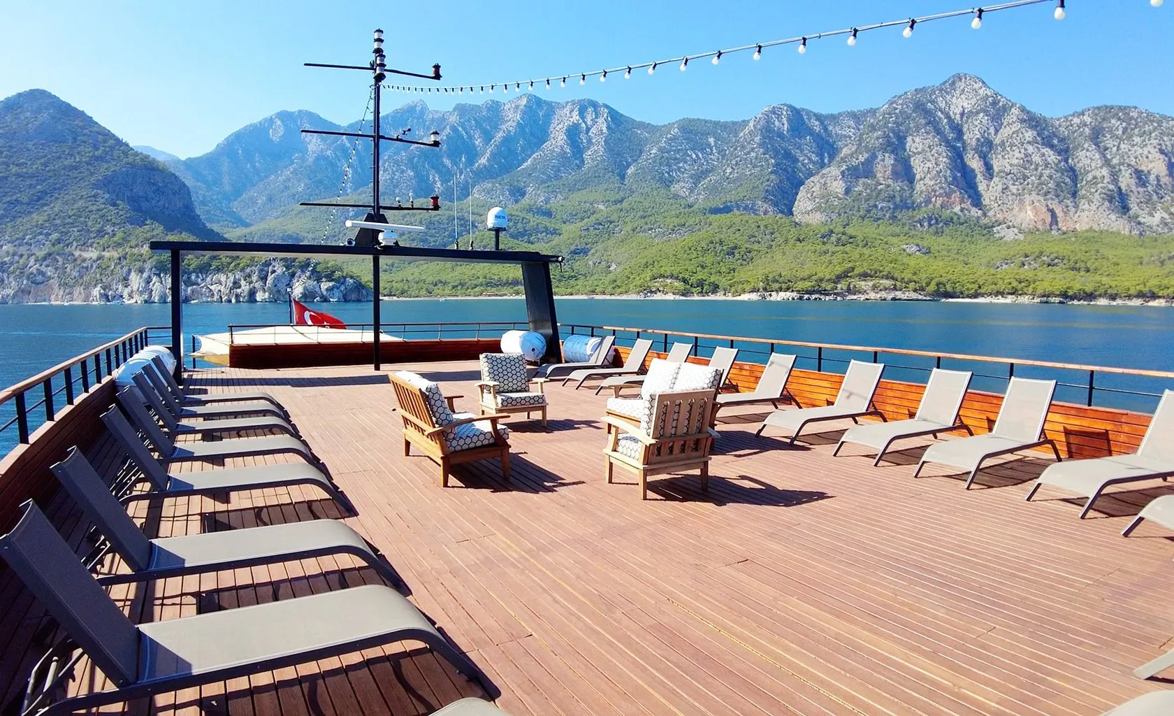 LIMITLESS Sun deck