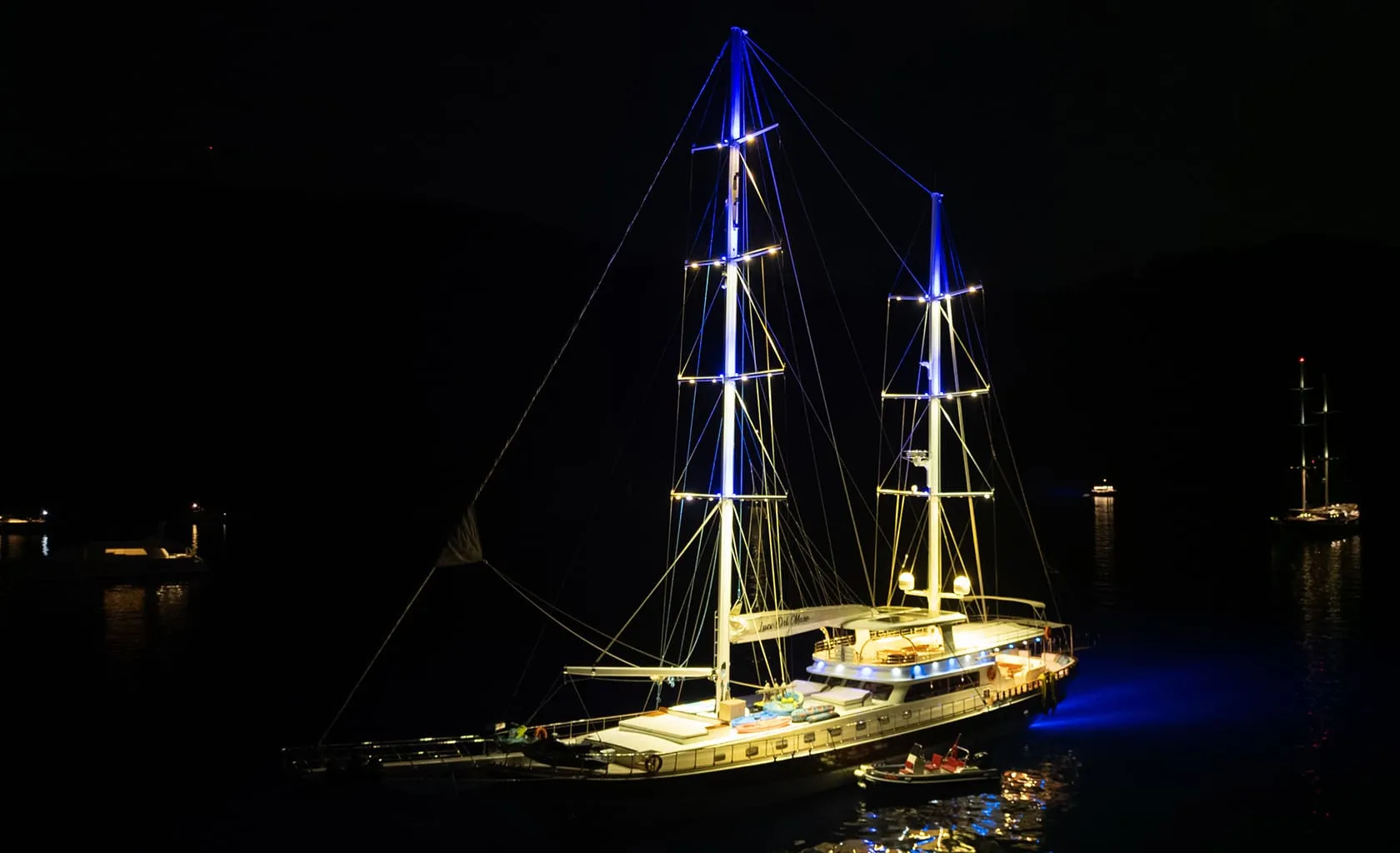 LUCE DEL MARE At night